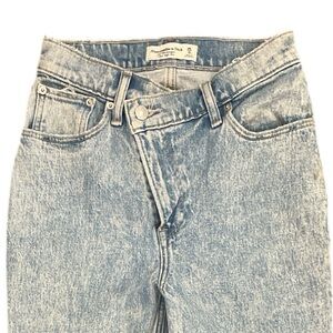 Abercrombie & Fitch 90s Straight Jeans Ultra High Rise Size 25 Light Wash
